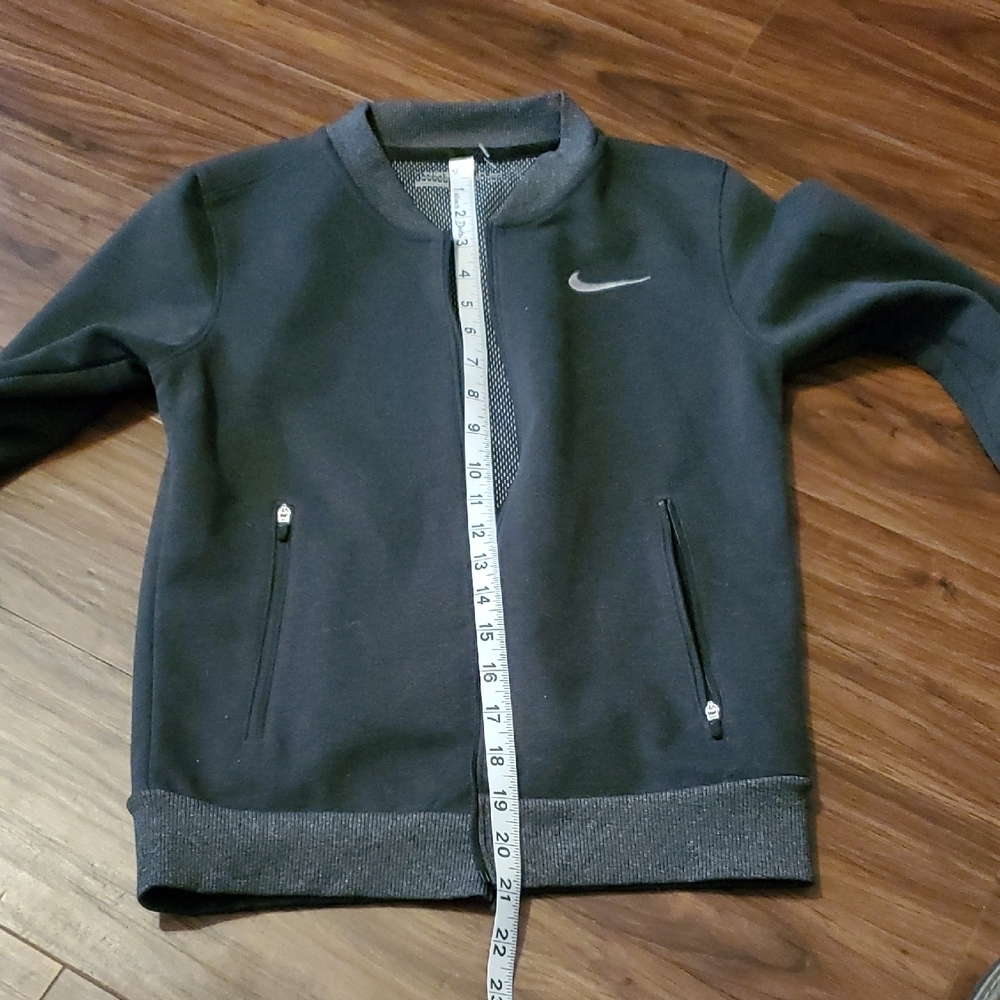 Nike Women's Dark Gray Golf Jacket with Swoosh Zippered Pockets - Picture 6 of 10